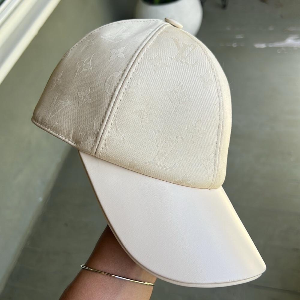 LOUIS VUITTON LV First Cap - Picture 8 of 13